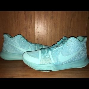 NIKE KYRIE 3 “TIFFANY BLUE/ AQUA” SIZE 11.5